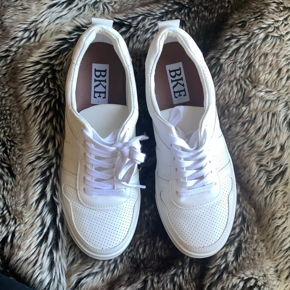 BKE Esanti Womens White Perforated Fashion Sneakers- Host Pick - Picture 5 of 11